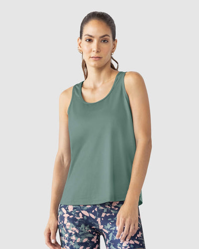 Camiseta deportiva de secado rápido y silueta semiajustada para mujer#color_645-verde