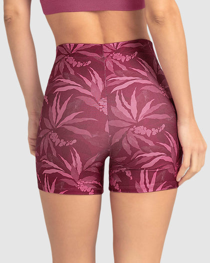 Short corto deportivo ajustado y ligero con cómodo elástico en cintura#color_394-estampado-flores-vino