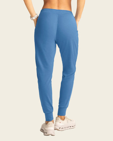 Jogger deportivo de silueta amplia con bolsillos#color_052-azul-medio