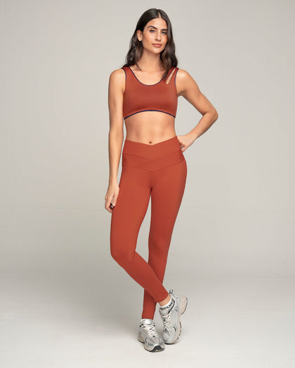 Legging deportivo de compresión con pretina cruzada en forma de V#color_336-rojo-canela