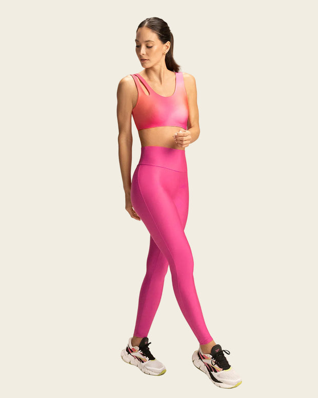 Legging deportivo tiro alto con corte en glúteos tipo corazón