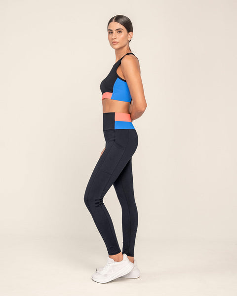 Legging tiro alto compresión en abdomen y muslos con bolsillo lateral#color_700-negro