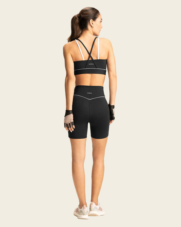 Short biker con pretina en V