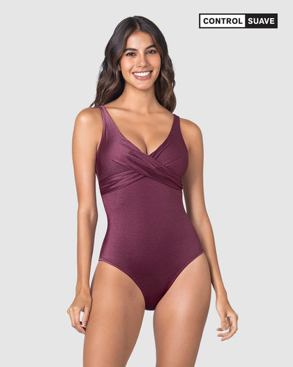 Traje de baño entero con compresión de abdomen y tela con brillo#color_466-vinotinto