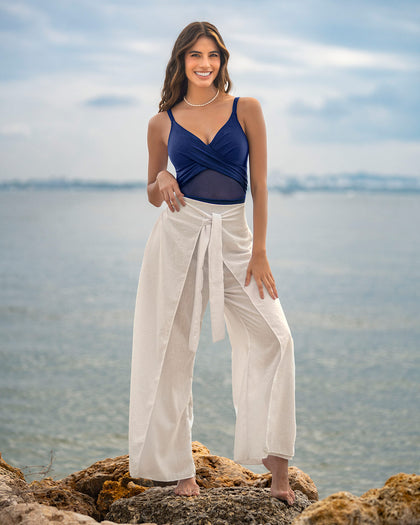 Traje de baño entero con escote cruzado y tela con brillo#color_509-azul-oscuro