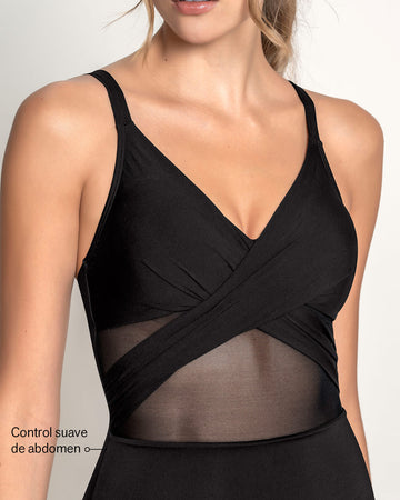 Traje de baño entero de compresión suave en abdomen y drapeado en escote#color_700-negro