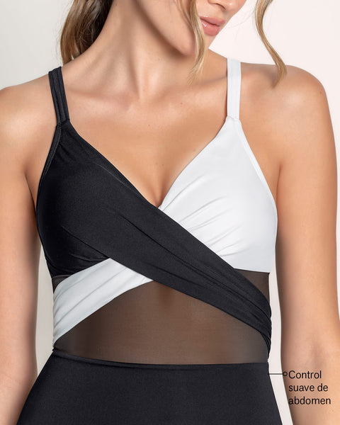 Traje de baño entero compresión suave de abdomen elaborado con nylon reciclado#color_701-negro-blanco