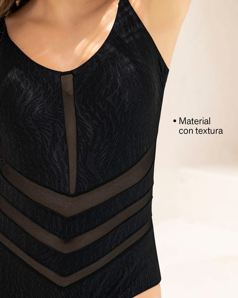 Traje de baño de compresión en abdomen bajo y tela con textura#color_700-negro
