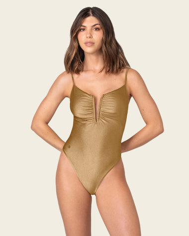 Traje de baño entero con escote en Vprofundo y detalle drapeado#color_123-dorado