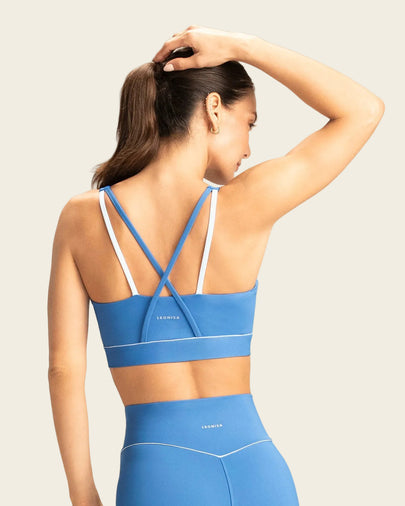 Top deportivo con cargaderas dobles#color_052-azul-medio