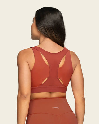Top deportivo espalda atlética con detalles en SmartLace®#color_336-rojo-canela