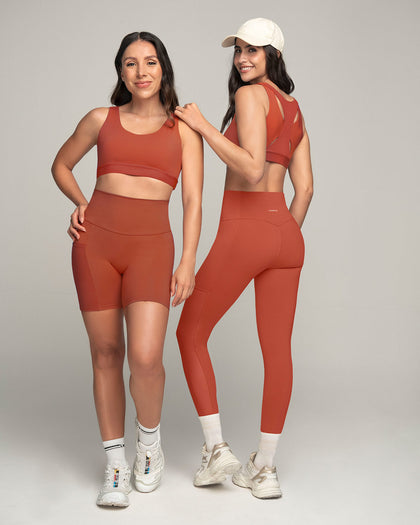 Top deportivo espalda atlética con detalles en SmartLace®#color_336-rojo-canela