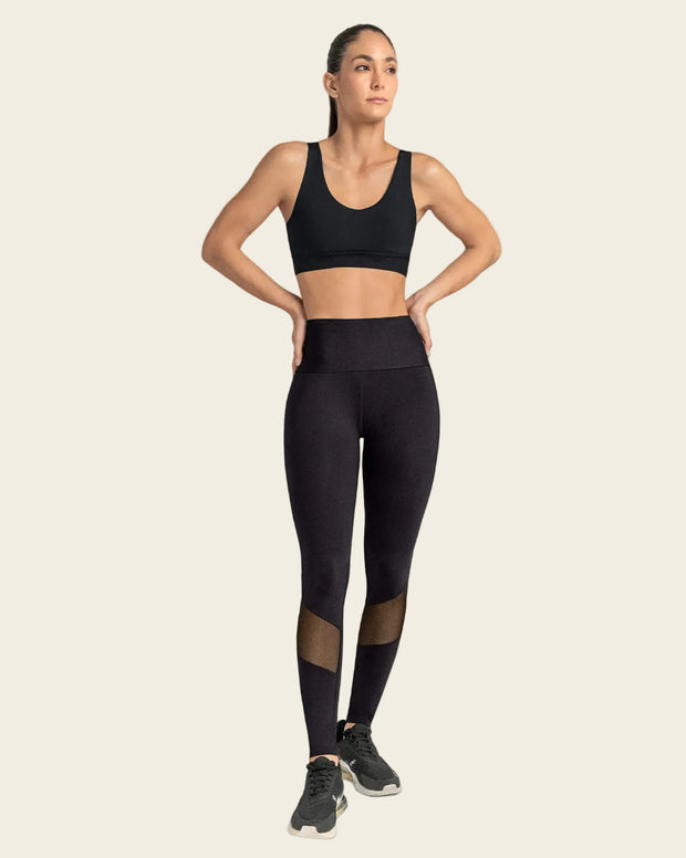 Top deportivo espalda atlética con detalles en SmartLace®