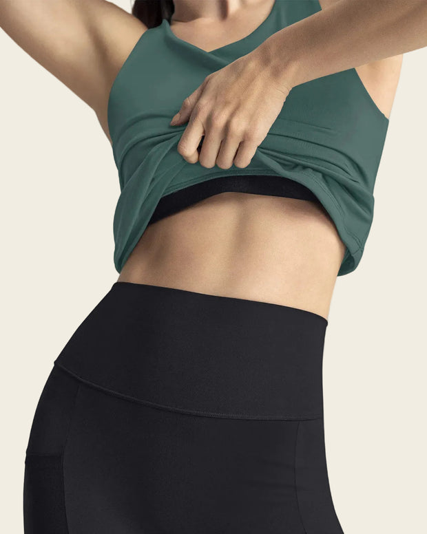 Camiseta deportiva con top interno de buen ajuste