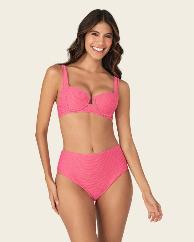 Bikini en textura acanalada con panty tiro alto y top con varillas
