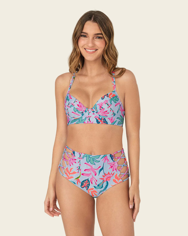 Bikini elaborado con botellas PET recicladas