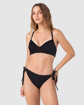 Bikini con top y panty ajustables al cuerpo#color_700-negro
