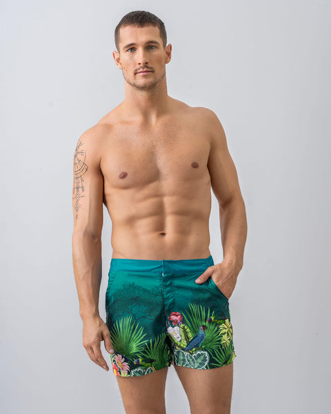 Pantaloneta corta con botón y cierre internos y bolsillos laterales#color_600-estampado-tropical