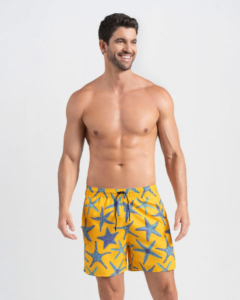 Pantaloneta de baño masculina con práctico bolsillo al lado derecho#color_151-estampado-estrellas-de-mar