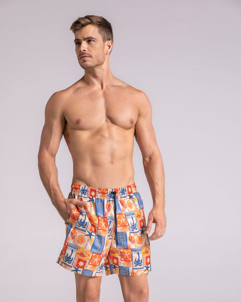 Pantaloneta de baño masculina con práctico bolsillo al lado derecho#color_191-estampado-estampas