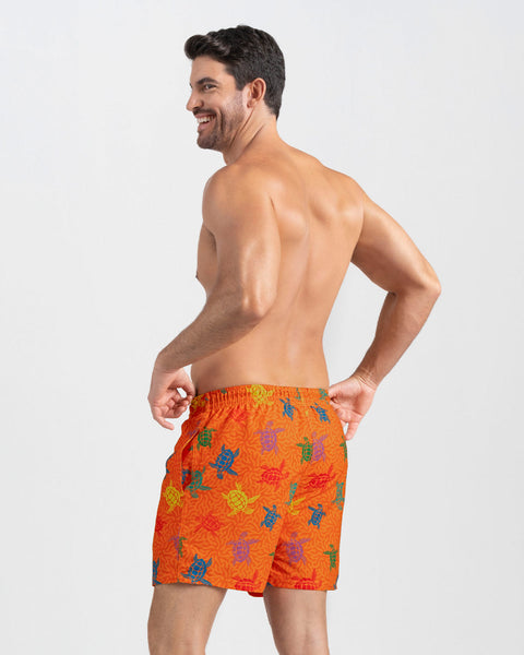 Pantaloneta de baño masculina con práctico bolsillo al lado derecho#color_243-estampado-tortugas-naranja