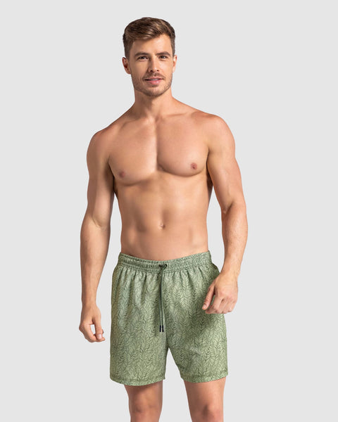 Pantaloneta de baño masculina con práctico bolsillo al lado derecho#color_619-estampado-hojas-verde