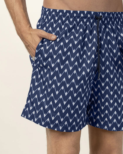 Pantaloneta de baño masculina con práctico bolsillo al lado derecho#color_a02-estampado-azul