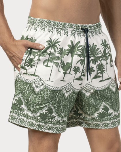 Pantaloneta de baño masculina con práctico bolsillo al lado derecho#color_a05-estampado-palmeras