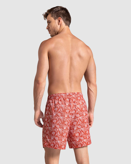 Pantaloneta de baño masculina con práctico bolsillo al lado derecho#color_a33-estampado-coral-rojo