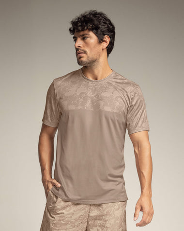 Camiseta deportiva masculina con tecnología de secado rápido#color_014-estampado-beige