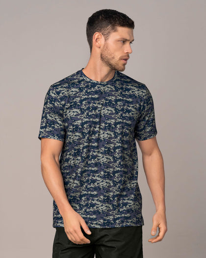 Camiseta deportiva masculina con tecnología de secado rápido#color_072-estampado-camuflado-azul