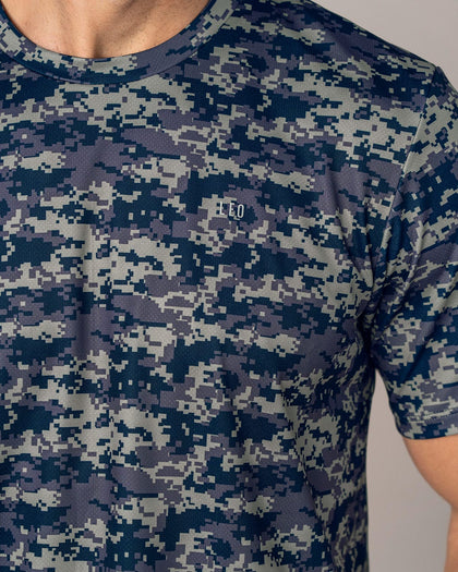 Camiseta deportiva masculina con tecnología de secado rápido#color_072-estampado-camuflado-azul