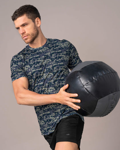 Camiseta deportiva masculina con tecnología de secado rápido#color_072-estampado-camuflado-azul