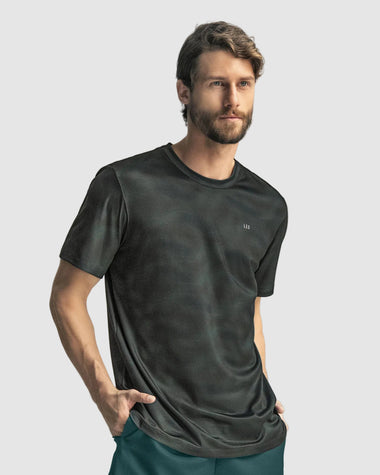 Camiseta deportiva masculina con tecnología de secado rápido#color_661-estampado-verde