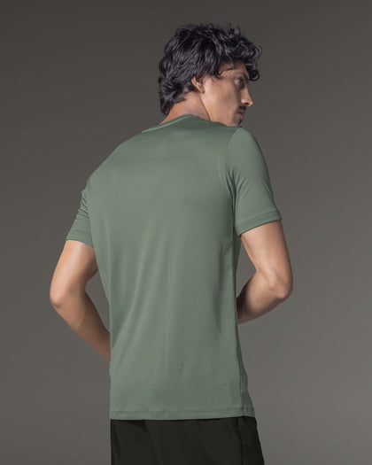 Camiseta deportiva masculina semiajustada de secado rápido#color_198-verde-medio
