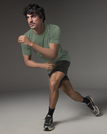 Camiseta deportiva masculina semiajustada de secado rápido#color_198-verde-medio