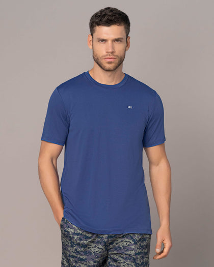 Camiseta deportiva masculina semiajustada de secado rápido#color_522-estampado-camuflado-azul