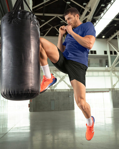 Camiseta deportiva masculina semiajustada de secado rápido#color_522-estampado-camuflado-azul