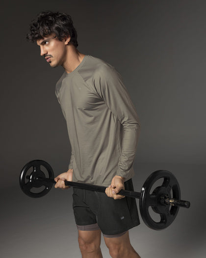 Camiseta deportiva masculina manga larga con protección UV#color_606-arena