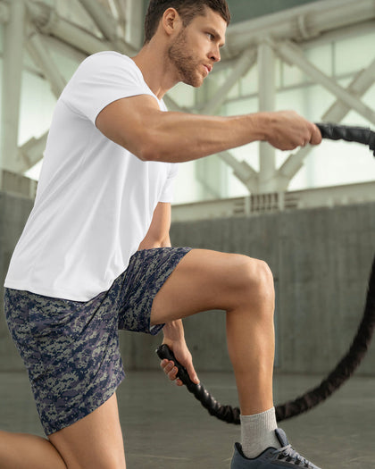 Pantaloneta deportiva con bolsillos funcionales#color_072-estampado-camuflado-azul