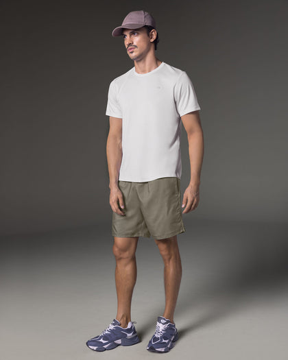 Pantaloneta deportiva con bolsillos funcionales#color_606-arena