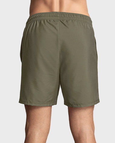 Pantaloneta deportiva con bolsillos funcionales#color_610-verde