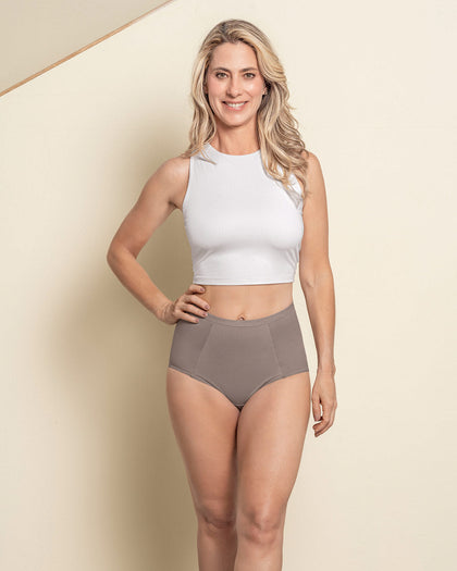Panty clásico de compresión suave con excelente modelación#color_790-gris-claro