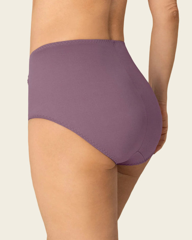 Panty clásico de control suave con toques de encaje en abdomen