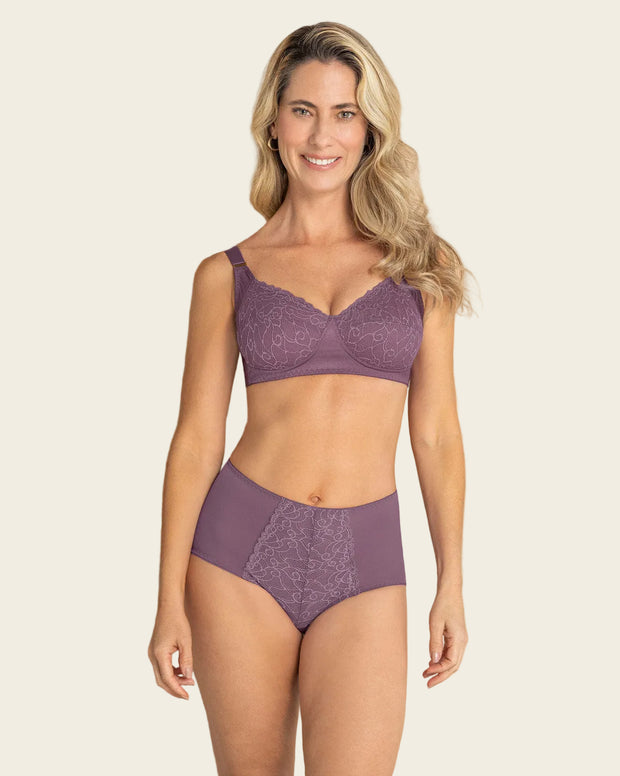 Panty clásico de control suave con toques de encaje en abdomen