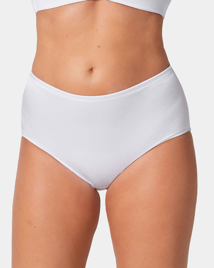 Panty clásico de control suave con efecto levantacolas