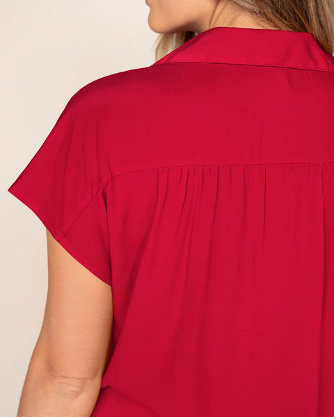 blusa-manga-corta-con-perilla-funcional-y-cuello-camisero#color_302-rojo