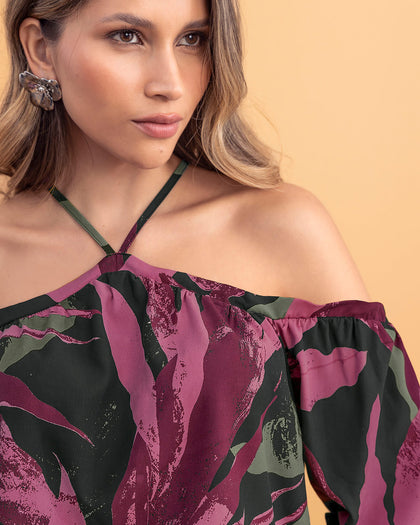 Blusa manga 3/4 de hombro caído y tiras en frente#color_001-estampado-negro-flores-moradas