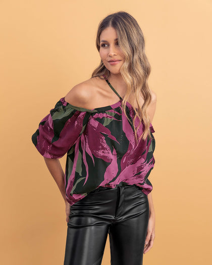 Blusa manga 3/4 de hombro caído y tiras en frente#color_001-estampado-negro-flores-moradas