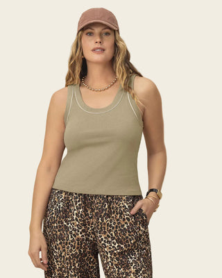 Camiseta manga sisa con detalle en contraste#color_089-beige